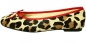 Preview: Leo Look mit rot - Ballerinas Nairobi by Petruska - Fell Damenschuhe mit Animalprint